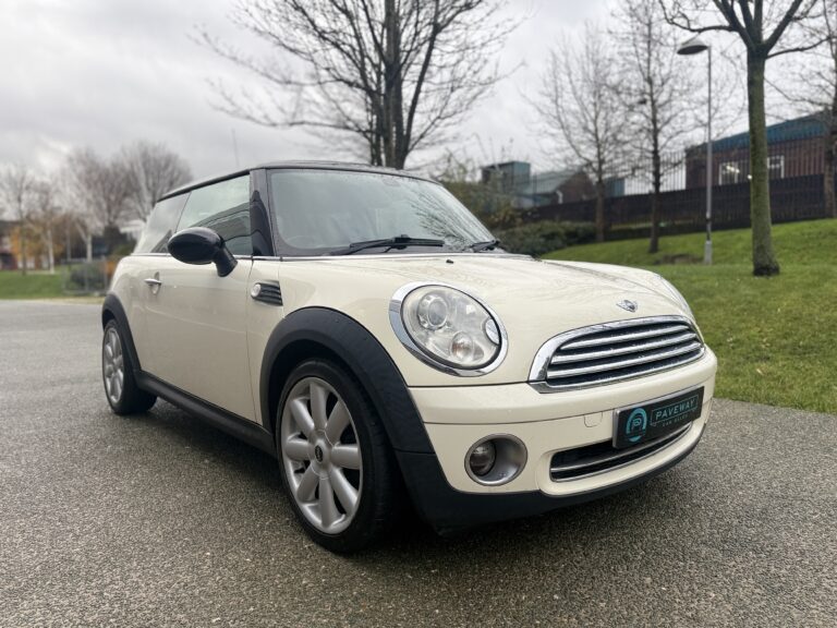 MINI HATCH <br> <h6 style='color:white;font-size:;'>1.6 Cooper Steptronic Euro 4 3dr</h6>